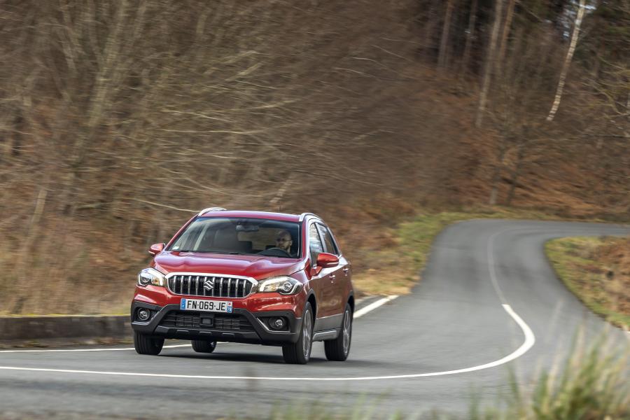  Suzuki SX4 S-Cross Hybrid 2020 года  (WW) (фото 23 из 40)